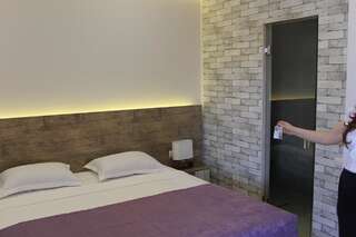Отель Regard Hotel Ереван Двухместный номер с 1 кроватью и балконом-3